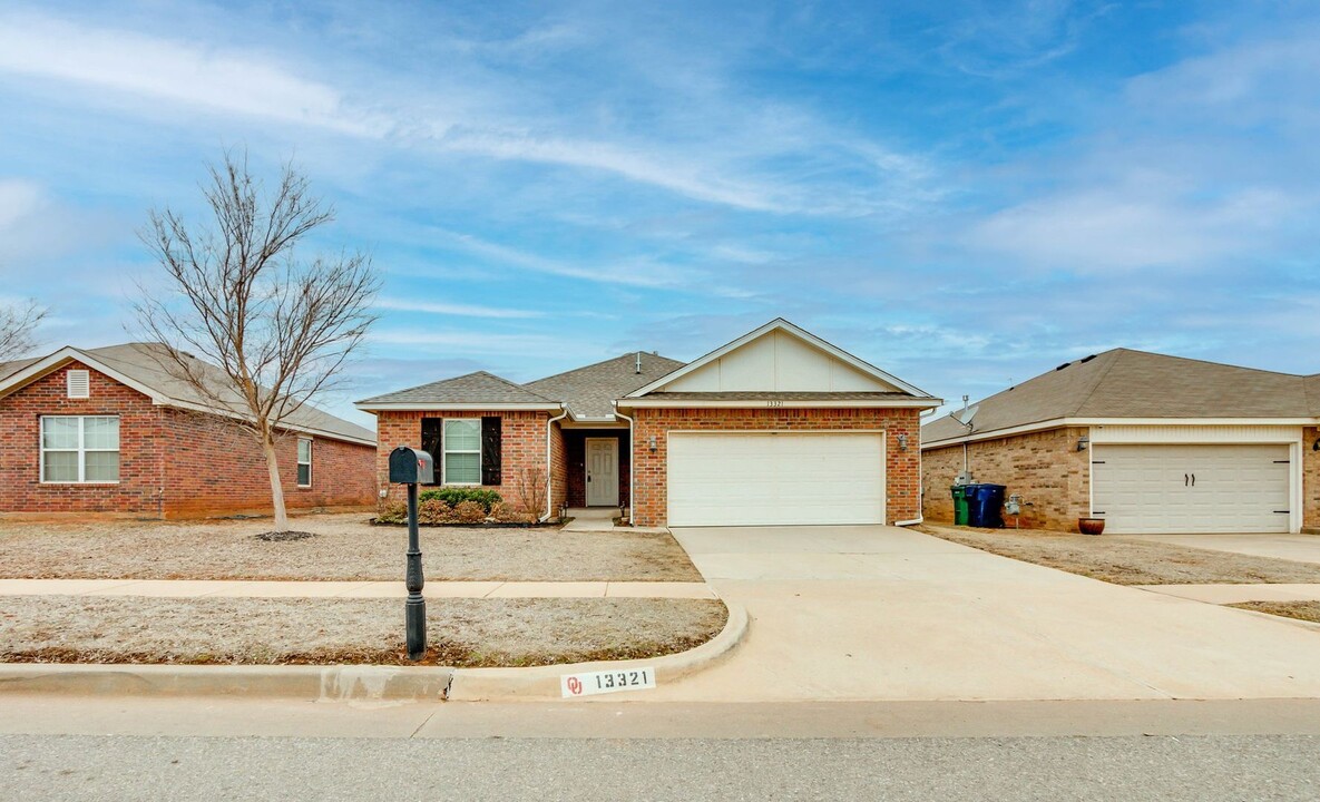 13321 Beaumont Dr in Piedmont, OK - Building Photo