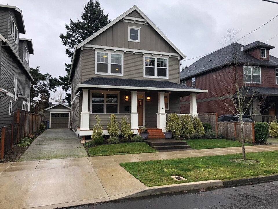 3932 NE 66th Ave in Portland, OR - Building Photo