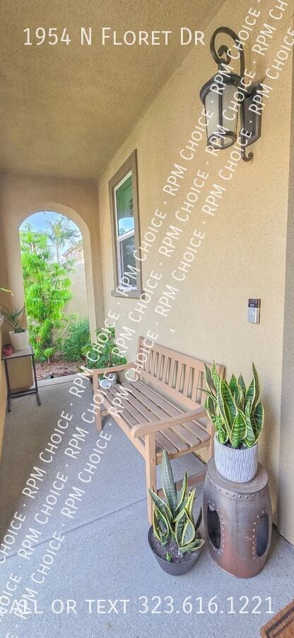 1954 N Floret Dr in Compton, CA - Foto de edificio - Building Photo