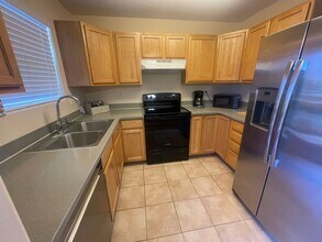 25 Heather Ln in Lahaina, HI - Foto de edificio - Building Photo