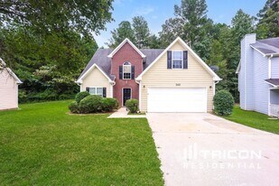 360 Valley View Dr in Fairburn, GA - Building Photo