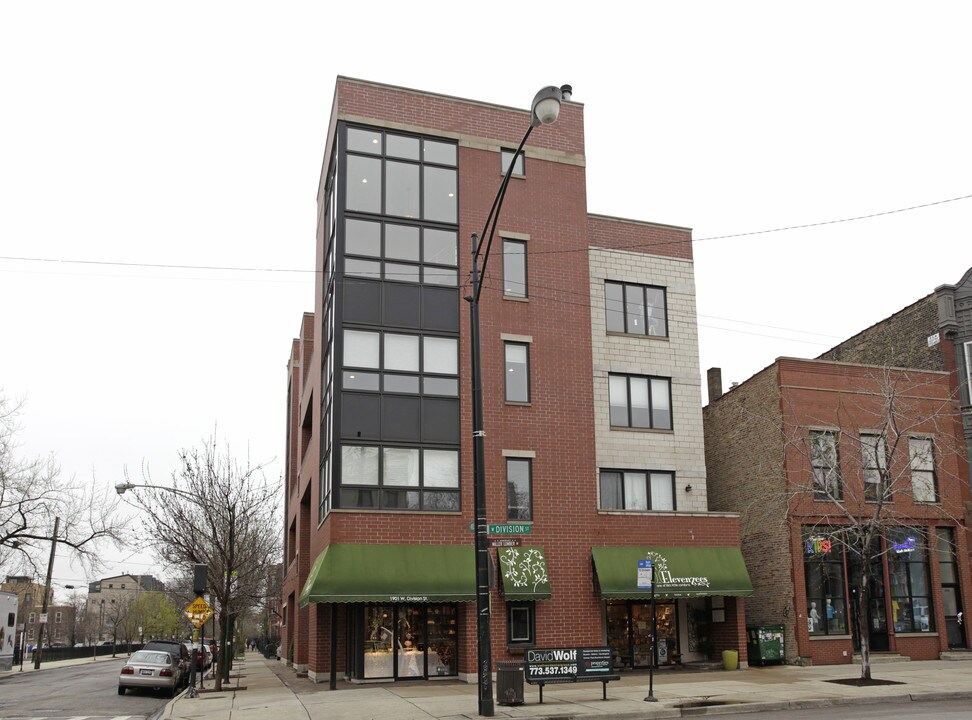 1901-1903 W Division St in Chicago, IL - Building Photo
