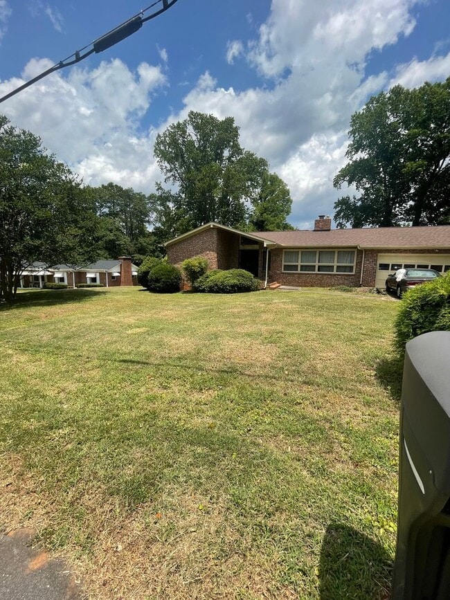 138 Cashmere Dr in Greenville, SC - Foto de edificio - Building Photo