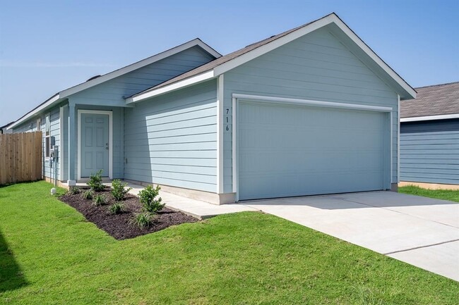 716 Commander Abbott Dr in Jarrell, TX - Building Photo - Building Photo