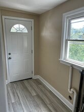 1925 Valley Rd, Unit 4 in Coatesville, PA - Foto de edificio - Building Photo