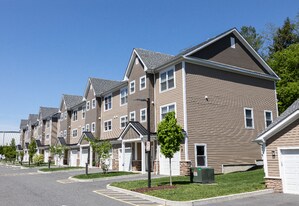 69 Lanesville Rd in New Milford, CT - Building Photo