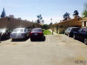 1813-1815 Oregon St in Bakersfield, CA - Building Photo - Building Photo