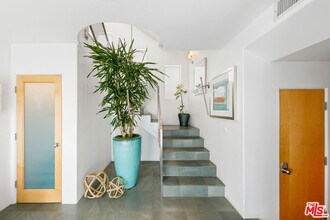 1341 Palisades Beach Rd in Santa Monica, CA - Building Photo - Building Photo