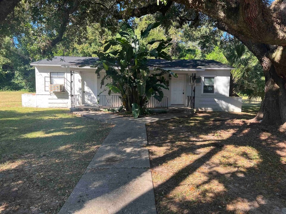 879 Campus Cir in Tallahassee, FL - Building Photo