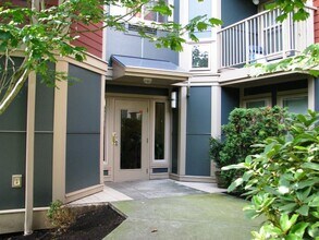 Mercer Court Apartments in Seattle, WA - Building Photo - Building Photo