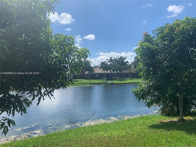 2917 Myrtle Oak Cir in Davie, FL - Building Photo - Building Photo