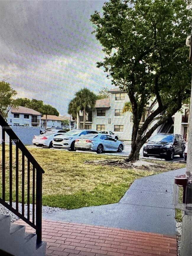 7130 NW 179th St in Hialeah, FL - Building Photo - Building Photo