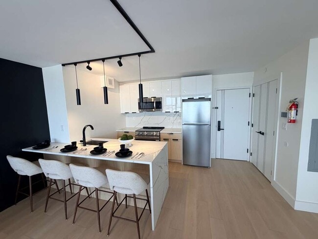 Cosmo440 Luxury Apartments in Newark, NJ - Building Photo - Building Photo