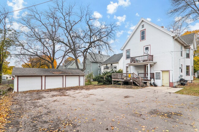 1203 Vilas Ave, Unit 2 in Madison, WI - Building Photo - Building Photo