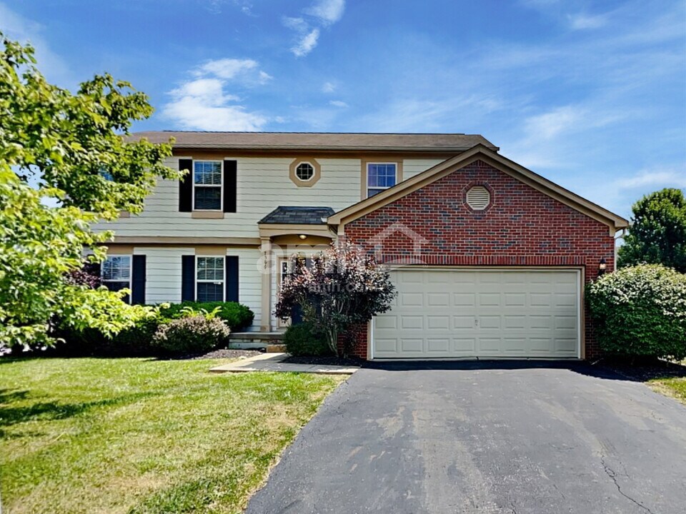 7586 Jenkins Dr in Canal Winchester, OH - Building Photo