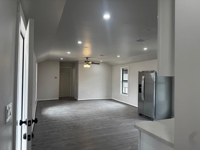 627 CR-5102I in Cleveland, TX - Building Photo - Building Photo