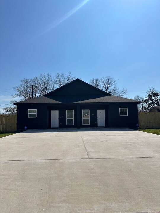 5774 Heron Dr in Houston, TX - Foto de edificio