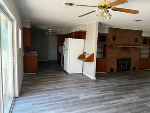 1002 Hackberry St in Clifton, TX - Building Photo - Building Photo