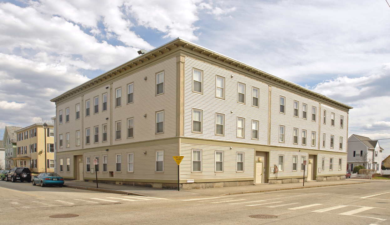 299 Cedar St in Manchester, NH - Foto de edificio