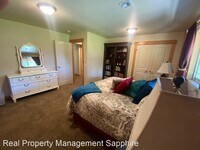 323 Maroon Ct photo'