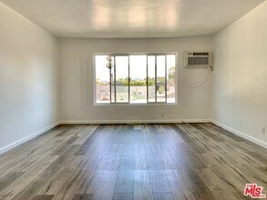 645 Westmount Dr-Unit -302 in West Hollywood, CA - Building Photo - Building Photo