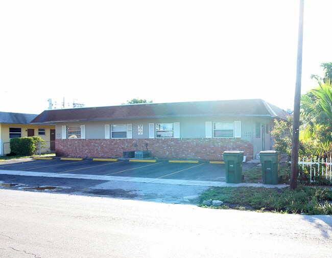 1832-1838 NW 52nd Ave in Fort Lauderdale, FL - Building Photo - Building Photo