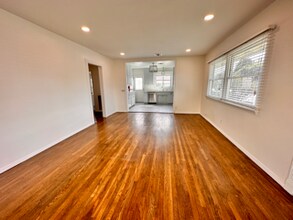 10662 Shoshone Ave in Granada Hills, CA - Building Photo - Building Photo