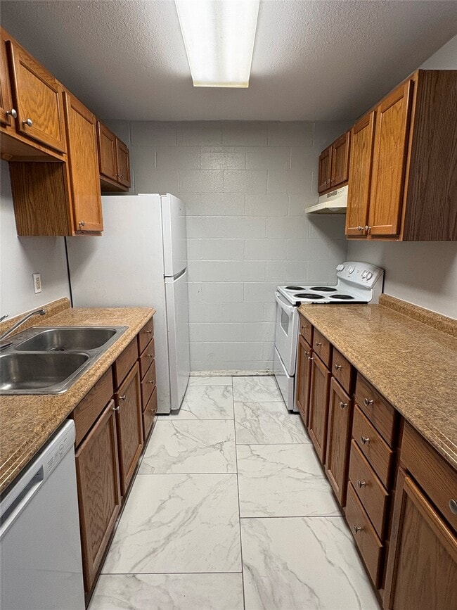 149 Emerald Dr in Clute, TX - Building Photo - Building Photo