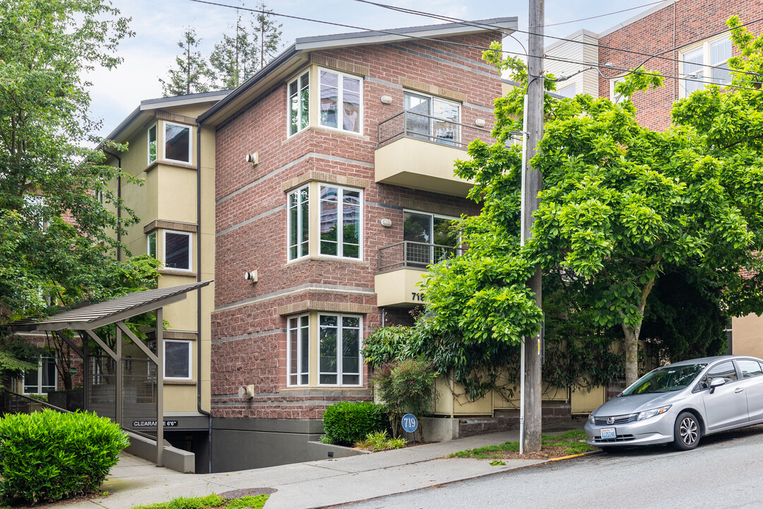 MONTIANA CONDOMINIUM in Seattle, WA - Building Photo