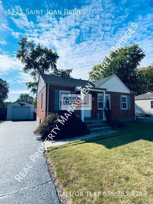 1225 St Joan Dr in Florissant, MO - Building Photo - Building Photo