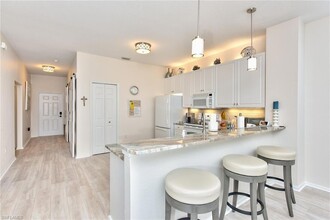 10045 Heather Ln, Unit 2-204 in Naples, FL - Building Photo - Building Photo