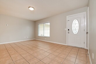 420 Silver Hill Dr in Valrico, FL - Foto de edificio - Building Photo