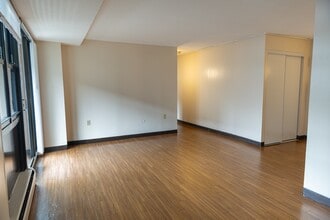 Bayview Towers in Stamford, CT - Building Photo - Building Photo