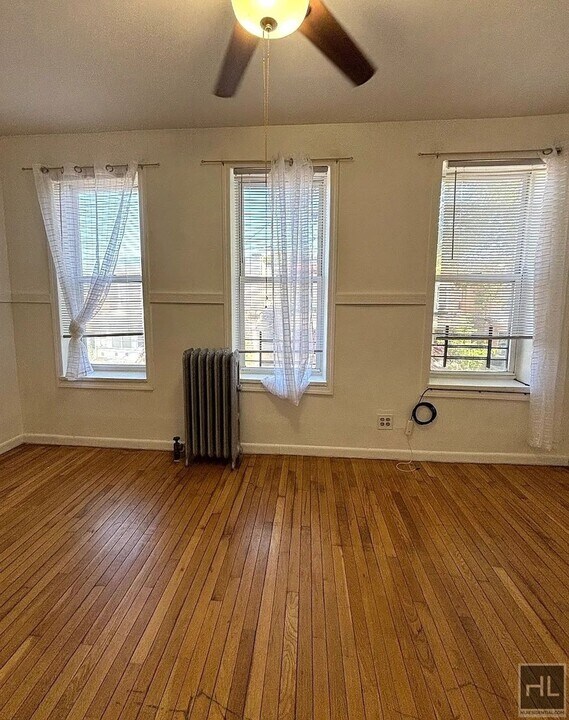 3BR 1BA Top Floor Brick Townhouse w/ Commu in Brooklyn, NY - Building Photo