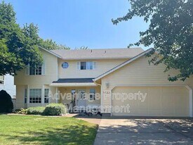 1622 SW Country Club Pl in Corvallis, OR - Building Photo