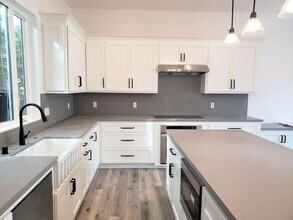 814 Clark Ave in Encinitas, CA - Building Photo - Building Photo