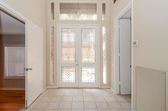 130 Sugar Berry Cir in Houston, TX - Building Photo - Building Photo