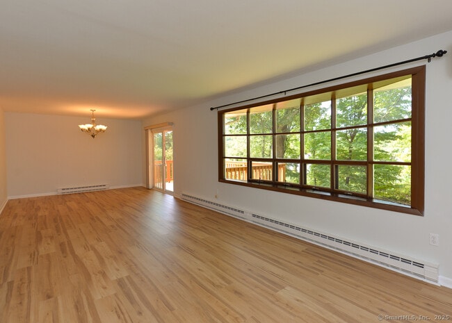 62 Candlewood Lake Rd in Brookfield, CT - Building Photo - Building Photo