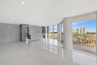 1000 E Island Blvd in Aventura, FL - Building Photo - Building Photo