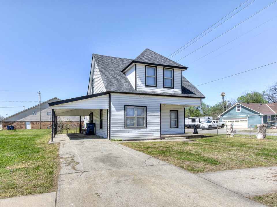 145 N L Ave in El Reno, OK - Building Photo