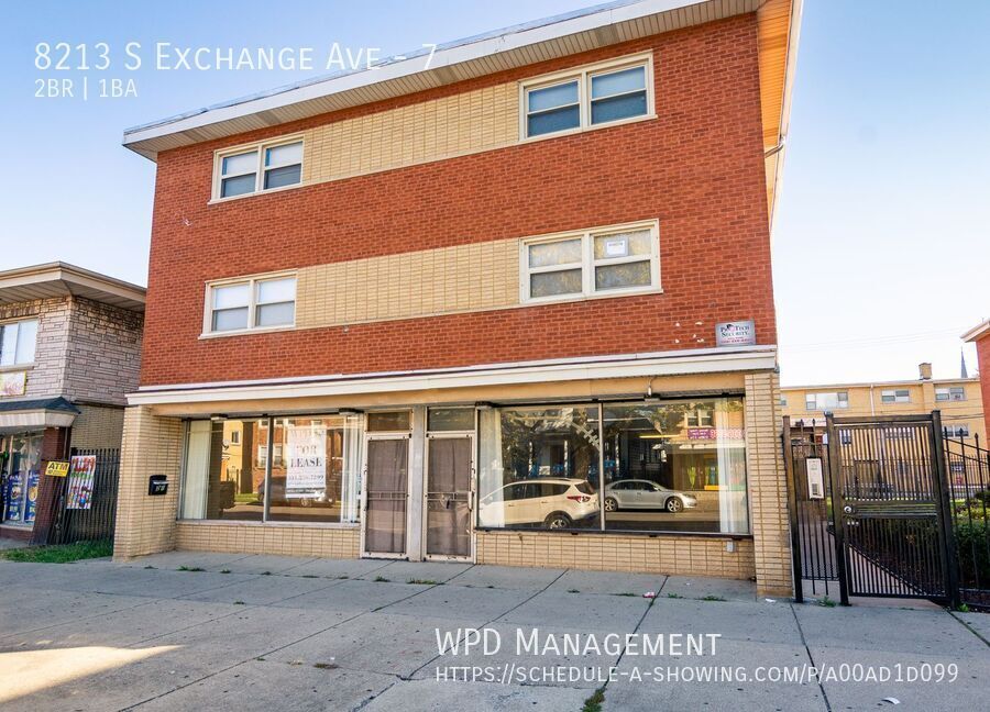 8213 S Exchange Ave in Chicago, IL - Building Photo