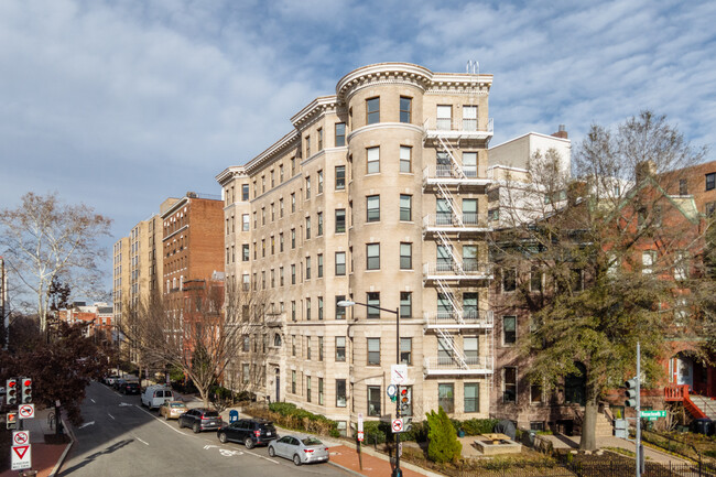 New Plaza in Washington, DC - Building Photo - Building Photo