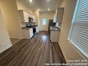 6032 Pearl Mdw in Converse, TX - Building Photo - Building Photo