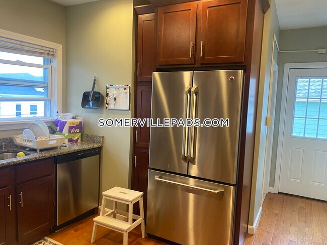 117 Hillsdale Rd in Somerville, MA - Building Photo - Building Photo