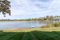 11305 Woodruff Lake Dr in Brighton, MI - Foto de edificio - Building Photo