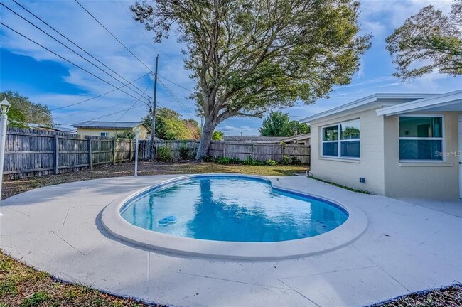 8433 76th Ave N in Seminole, FL - Building Photo - Building Photo
