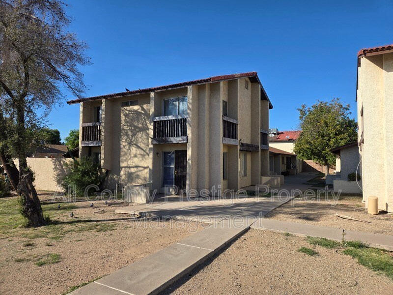 2434 E Waltann Ln in Phoenix, AZ - Building Photo