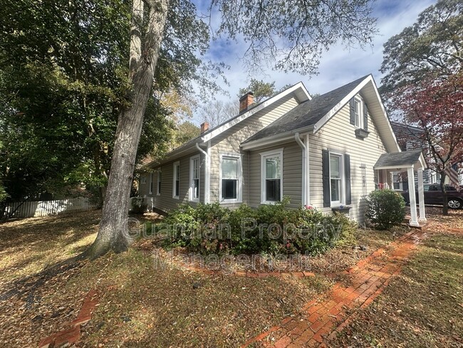 1010 Brook St in Fayetteville, NC - Building Photo - Building Photo