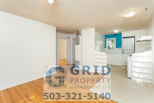 68 NE Monroe St in Portland, OR - Building Photo