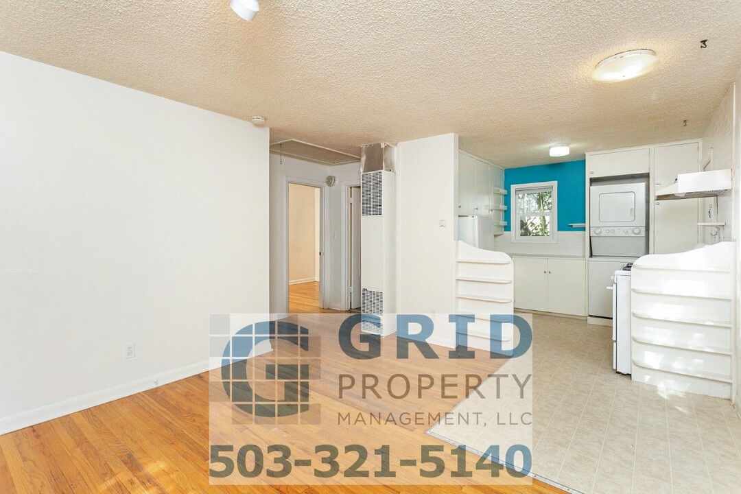 68 NE Monroe St in Portland, OR - Building Photo